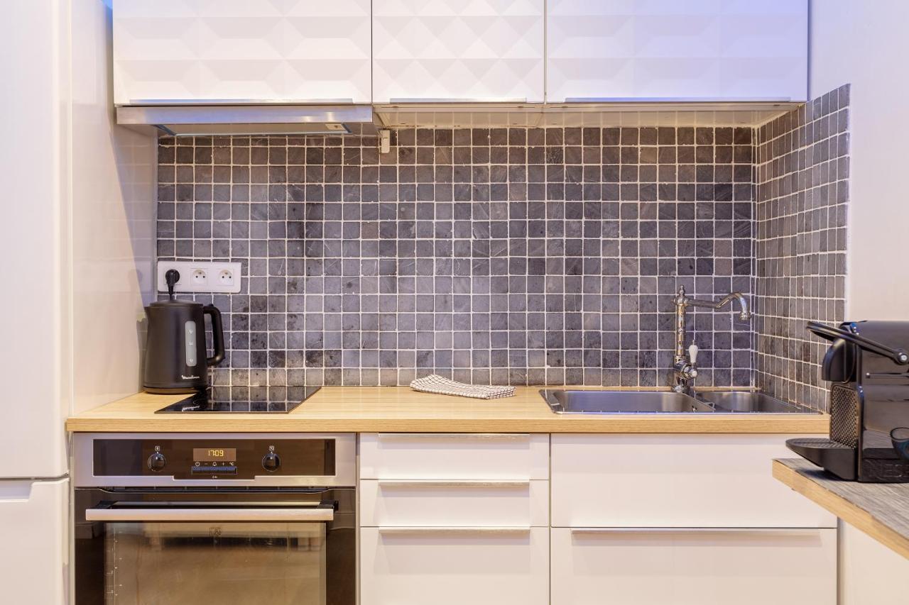 Victor Hugo Flat * Paris