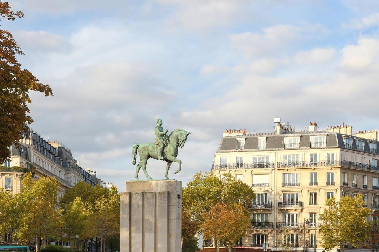 Victor Hugo Flat Paris
